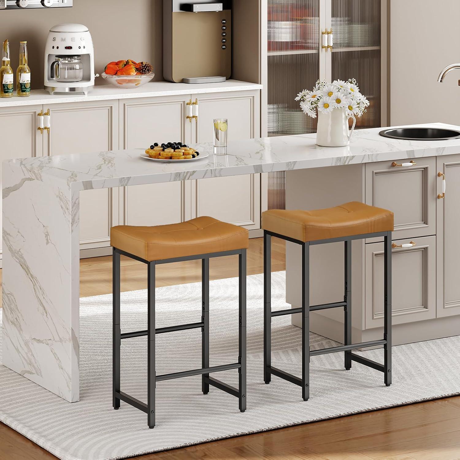 imageHOOBRO Bar Stools254 Saddle Stools with PU Upholstery Counter Height Stools with Footrest Kitchen Breakfast Chairs for Dining Room Cafe Bar Black BB23BY01Brown Black